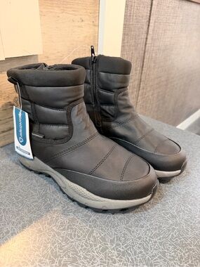 Womens black waterproof winter/snow Boots